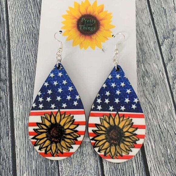 Brand New American Flag Wood Dangle - Picture 1 of 1